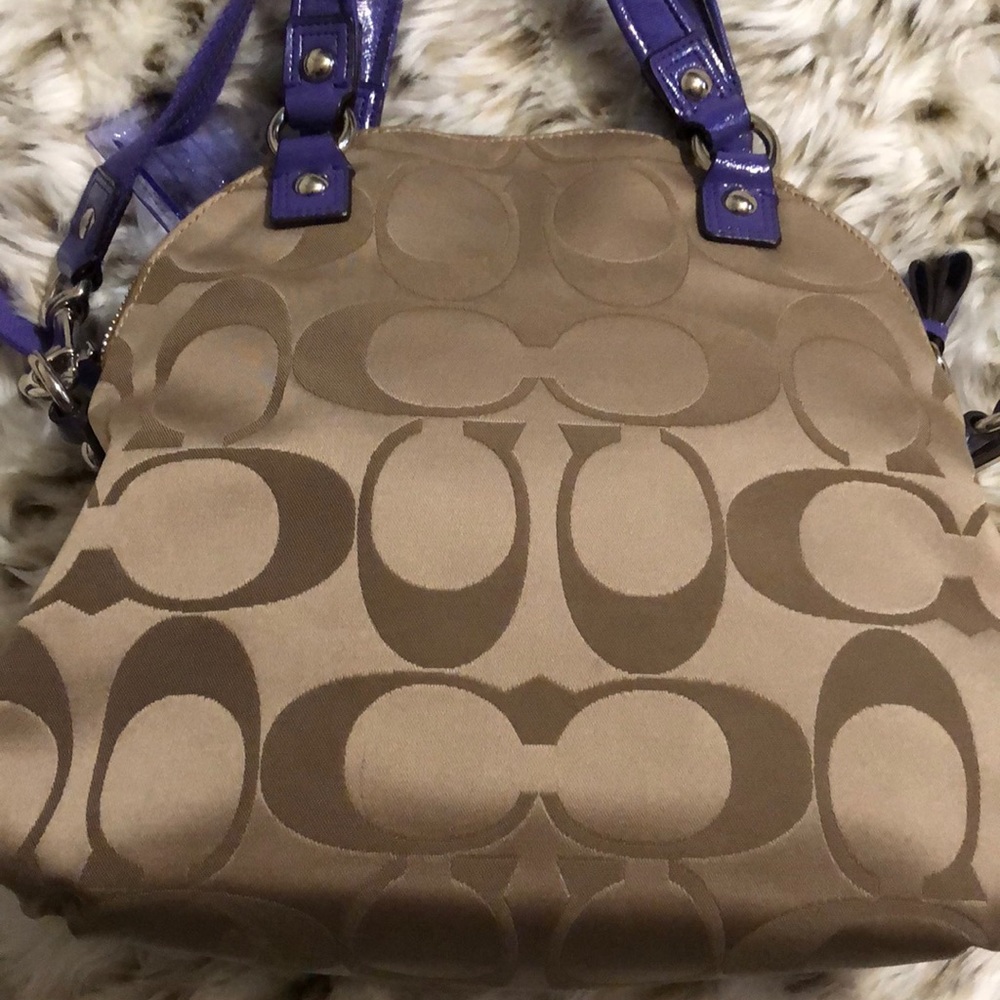 Coach Authentic Daisy Signature Fold Over - Picture 3 of 8